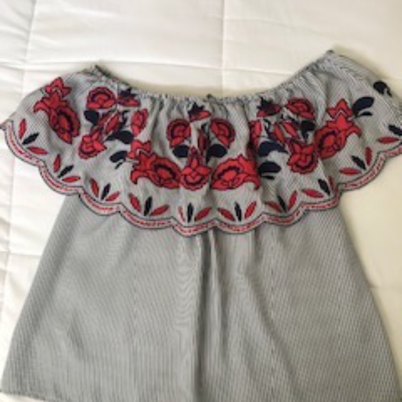 Beautiful blouse - Picture 2 of 2